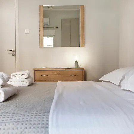 Mar25 By Smart Cozy Suites - In The Heart Of Athens - 9 Minutes From Metro - Available 24Hr-3